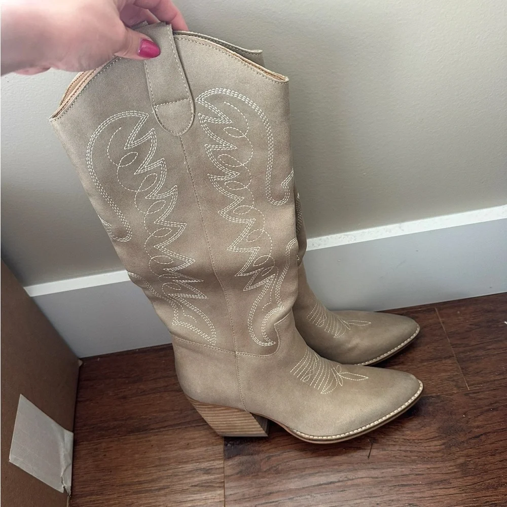 Women's Beige Western Boots - Picture 2 of 4